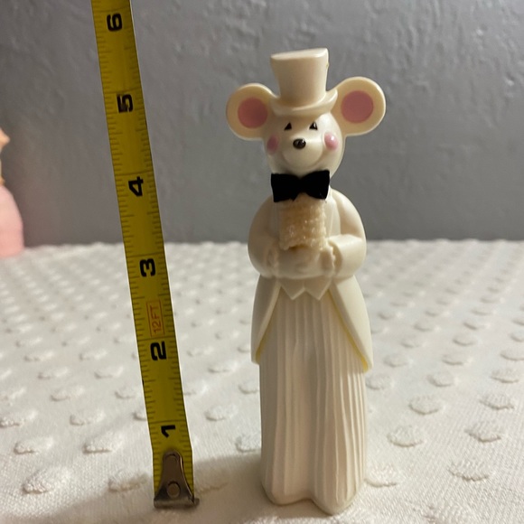 Vintage  Avon Church Mouse Groom bottle- Delicate daisies cologne .75 oz - Picture 2 of 9